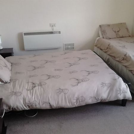 The Rose & Crown Otel Bulford Dış mekan fotoğraf