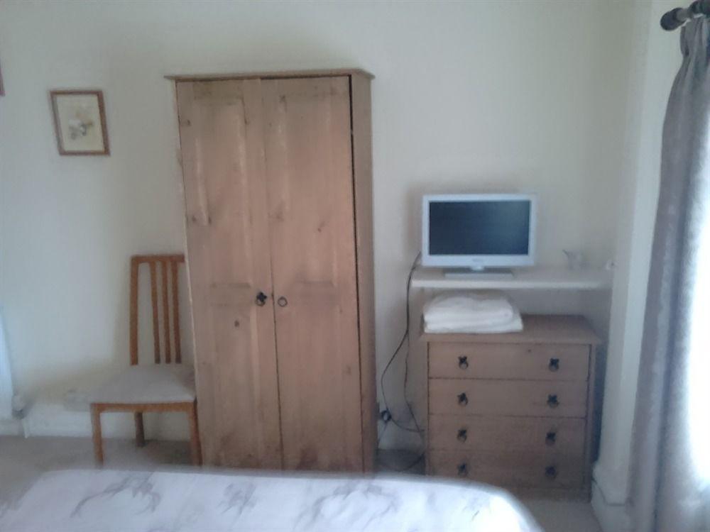 The Rose & Crown Otel Bulford Dış mekan fotoğraf