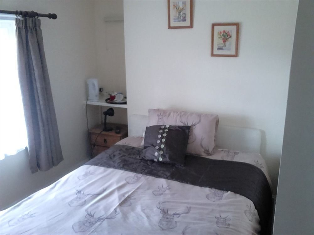 The Rose & Crown Otel Bulford Dış mekan fotoğraf