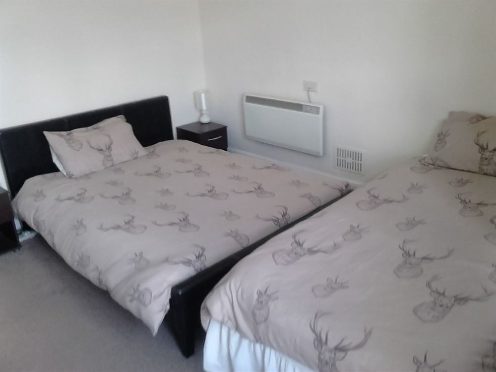 The Rose & Crown Otel Bulford Dış mekan fotoğraf